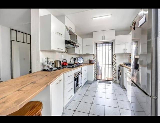 3 BEDROOM HOUSE FOR SALE IN SUNNINGHILL